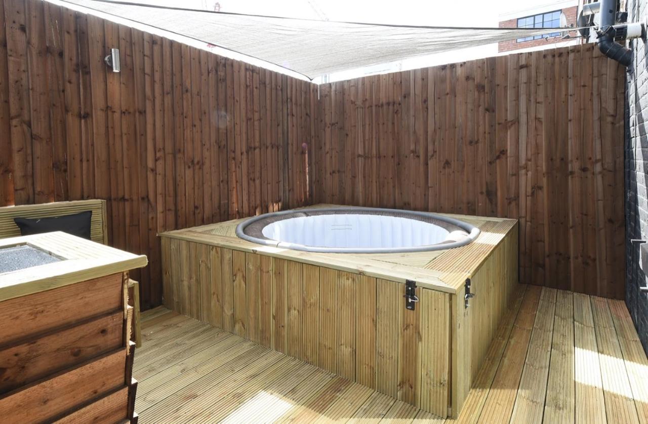 Slps 14 Hot Tub, Bar & Outdoor Terrace Lejlighed Manchester Eksteriør billede